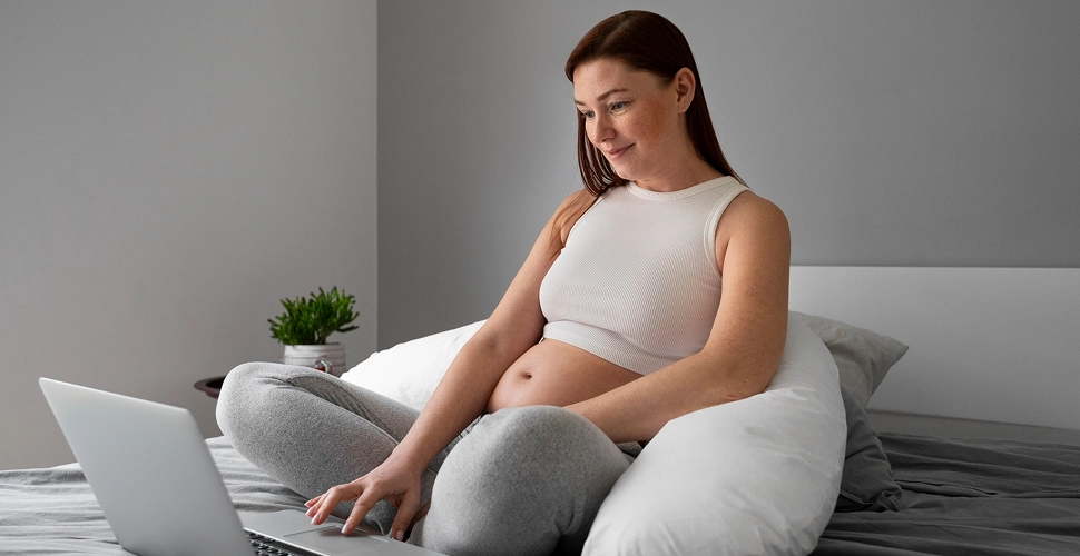 Pregnant-woman-6-with-laptop-img Pregnant-woman-6-with-laptop-img