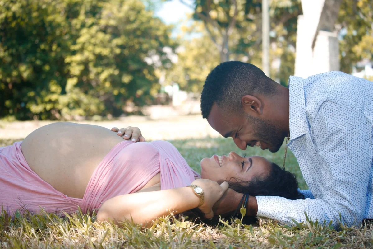 pregnancy-photo-shoot-with-husband-wife-maternity